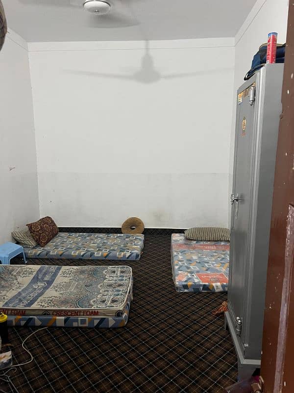 Boys Hostel - Shared Rooms 16