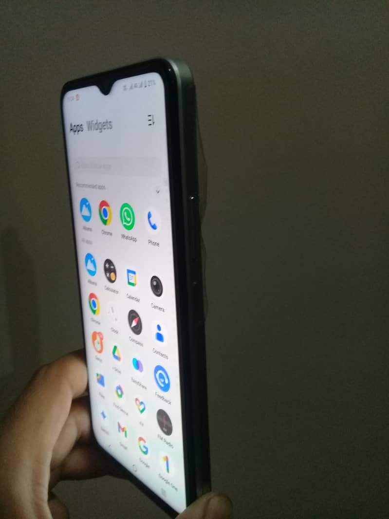 VIVO smartphone- 12+128.  Condition 10/10. -warrantey 3-25 5