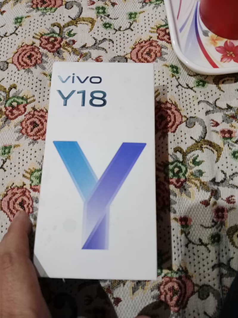 VIVO smartphone- 12+128.  Condition 10/10. -warrantey 3-25 6