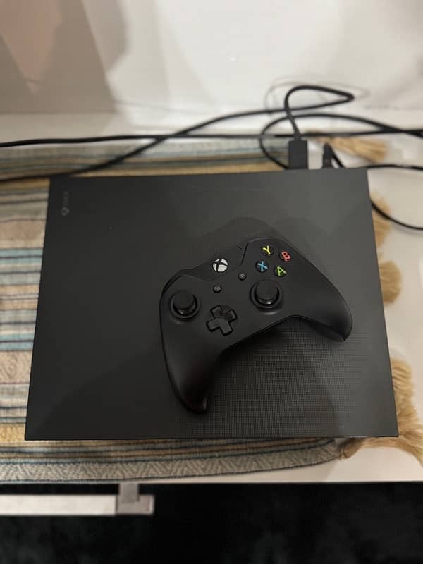 Xbox One X (1 tb) 4