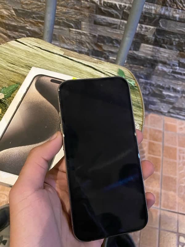 IPHONE 15 pro 256 GB 5