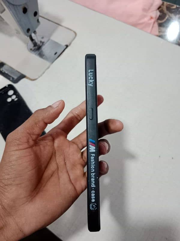 Oppo Reno 6 available hai 8+128 condition 10/9 all okay box charger 0