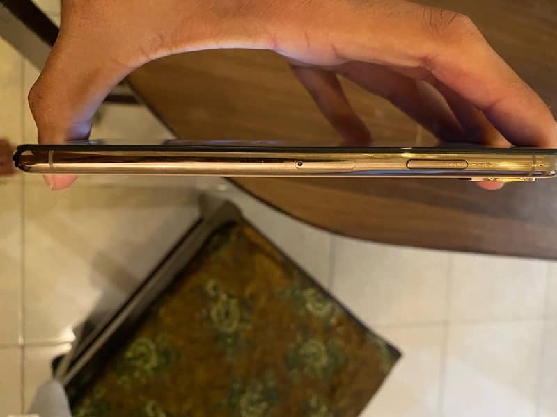 Apple Iphone xs max 1