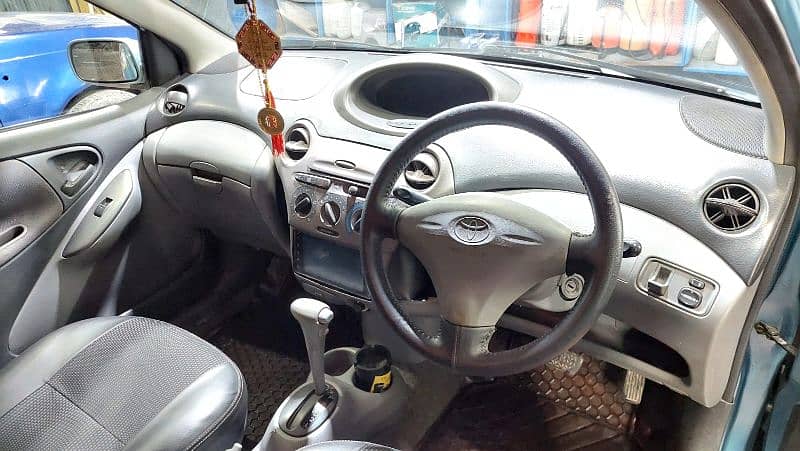 Toyota Vitz 2001 3