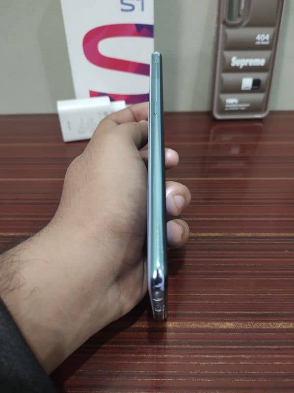 vivo S1 4