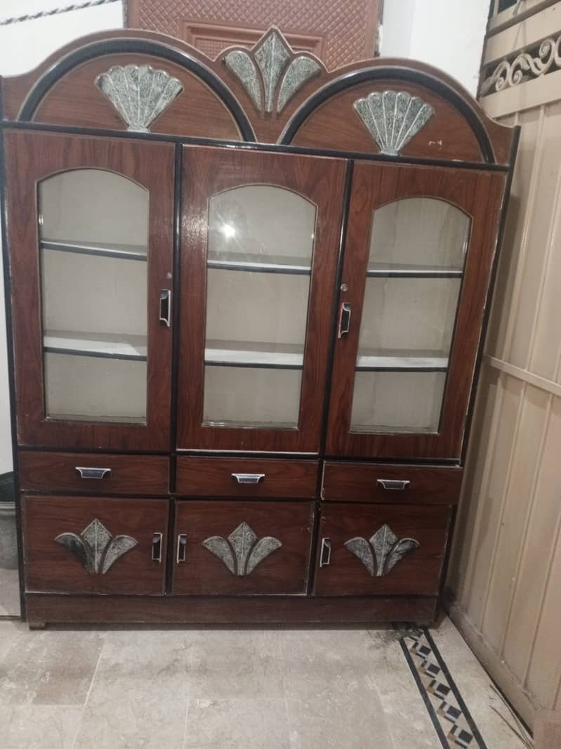 Wooden almari good condition Rs 8000 4