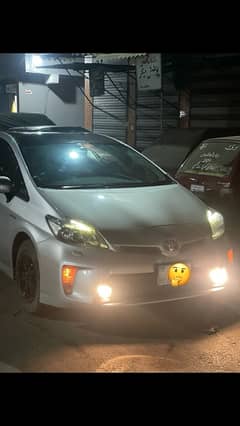 Toyota Prius 2012 g touring full option