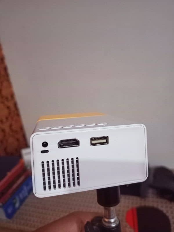 YG300 Mini LED Projector Pocket Projector 7