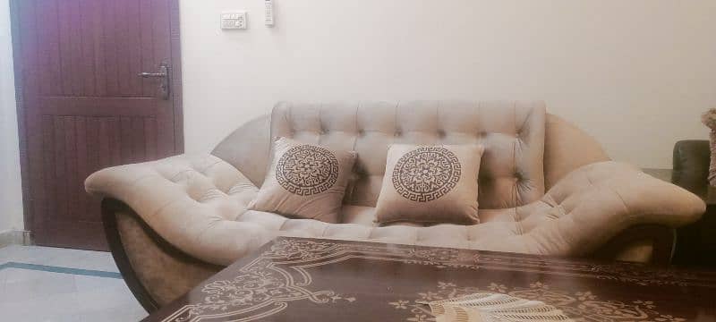 3'2'1 Modern Style Sofa Set Urgent Sale New Condition. . 1