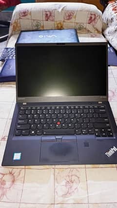 Lenovo x1 carbon i5 7th generation 8gb ram 256gb ssd