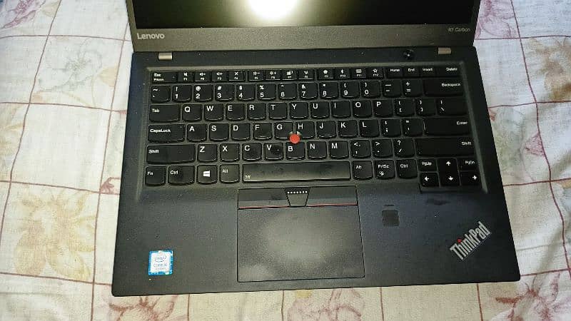 Lenovo x1 carbon i5 7th generation 8gb ram 256gb ssd 2