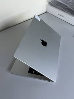 New 2023 MacBook Pro 14" M2 Pro Ram 16 SSD 512 Just 2 Cycles Use