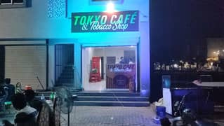 آدمی جو  tea cafe پر کام کرنا اور اسے چلانا جانتا ہو