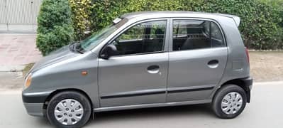 Hundayi Santro in excellent condition with clean interior.