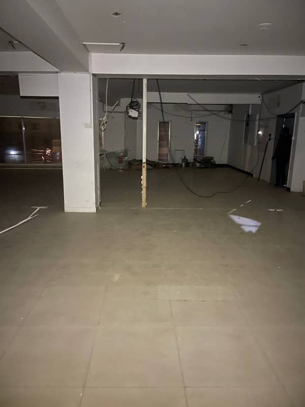 Dha Ph 2 (ext) | Main 24th Com Street | Next To Khe Ittehad | 3000 Sqft Office Floor For Rent | Front Entrace | 3 Side Corner | Lift | 100 Ft Wide Road | Modern Glass Elevation | Ideal Space For Clinic, Institute, Firms | Reasonable Rent | 6