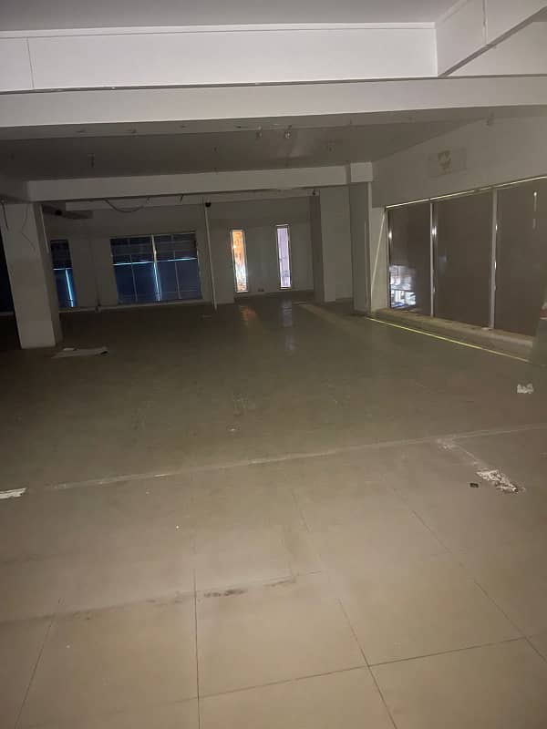 Dha Ph 2 (ext) | Main 24th Com Street | Next To Khe Ittehad | 3000 Sqft Office Floor For Rent | Front Entrace | 3 Side Corner | Lift | 100 Ft Wide Road | Modern Glass Elevation | Ideal Space For Clinic, Institute, Firms | Reasonable Rent | 8