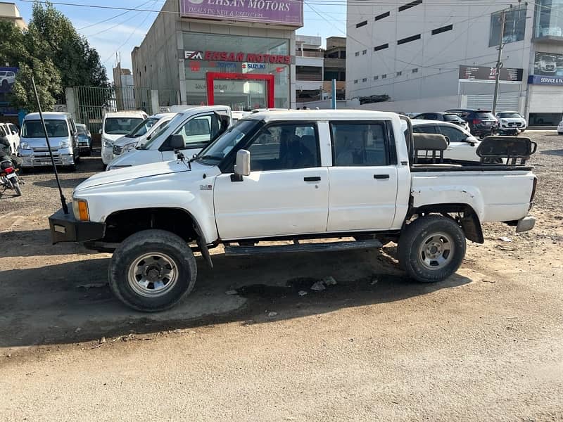 Toyota Hilux double cabin 1984 8