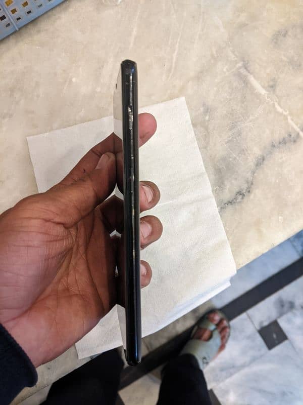 one plus 6t used for sale 9/10 because front camera result issue 1