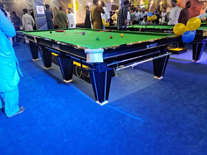 SNOOKER TABLE / BILLIARDS / SNOOKER CUSE / TENNIS TABLE / 8 POOL BALLS 7