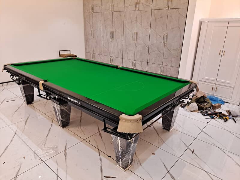 SNOOKER TABLE / BILLIARDS / SNOOKER CUSE / TENNIS TABLE / 8 POOL BALLS 9