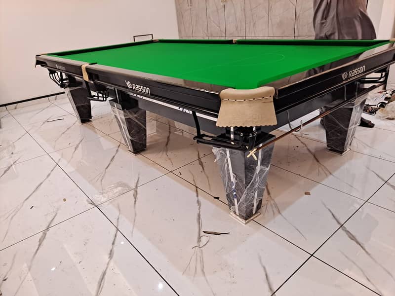 SNOOKER TABLE / BILLIARDS / SNOOKER CUSE / TENNIS TABLE / 8 POOL BALLS 10