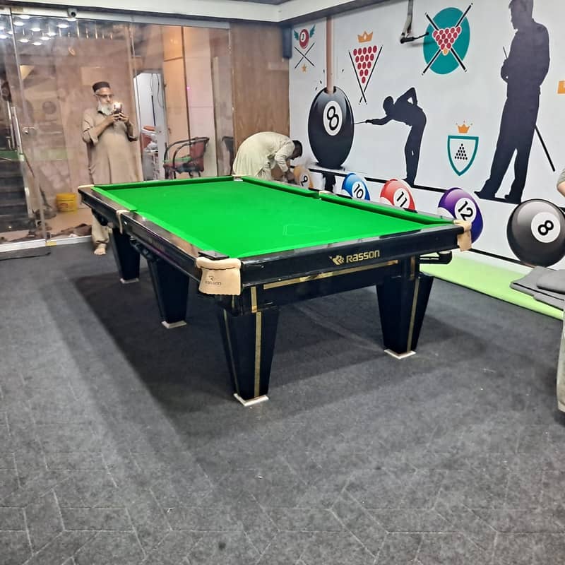 SNOOKER TABLE / BILLIARDS / SNOOKER CUSE / TENNIS TABLE / 8 POOL BALLS 15