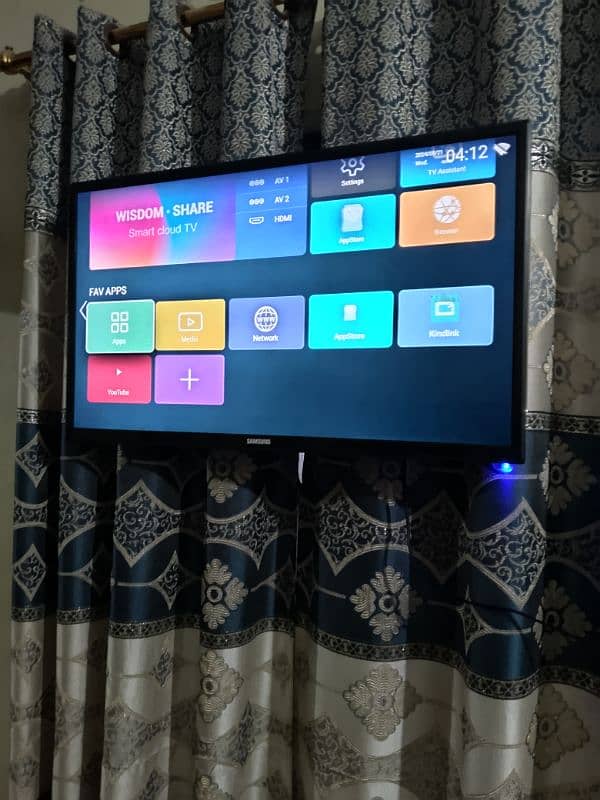 I am selling my smart LED like new 0