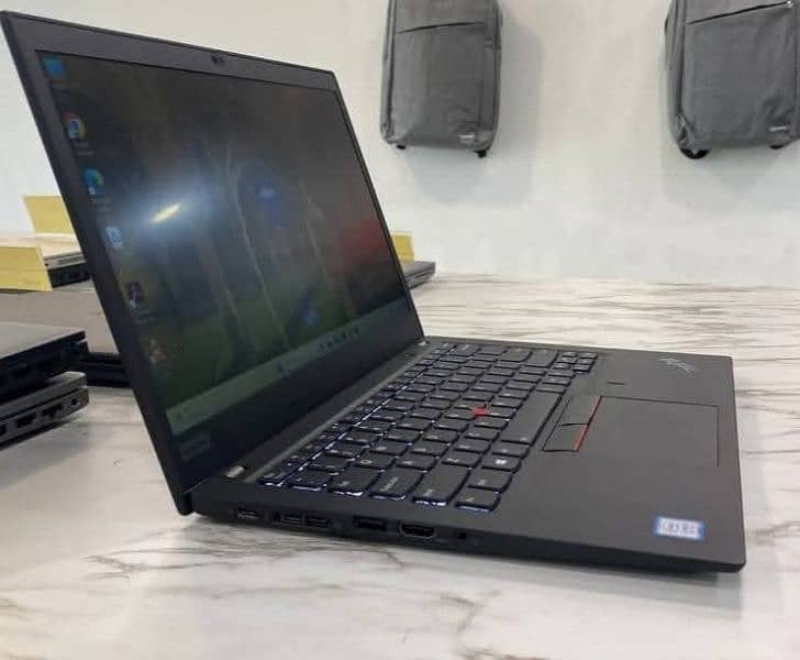 Lenovo Thinkpad T490s / Processor: i5-8th gen (QuadCore) 4