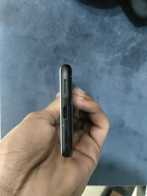 Google pixel 4 approved for sale in good condition. 8