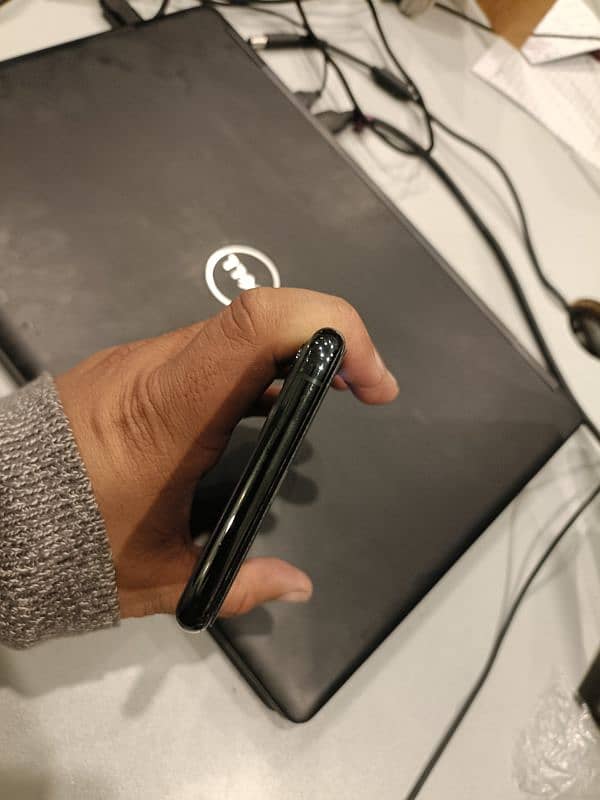 Iphone 11 Pro Max. 256gb. Non PTA 3