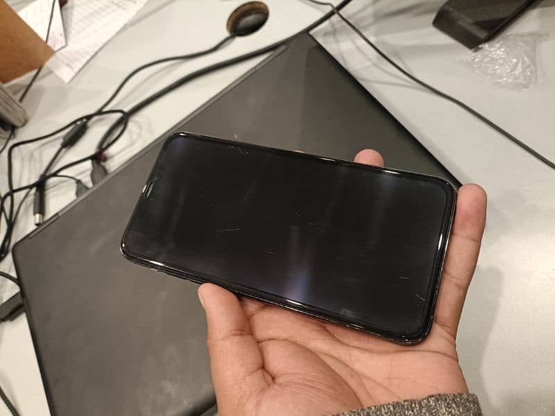 Iphone 11 Pro Max. 256gb. Non PTA 4