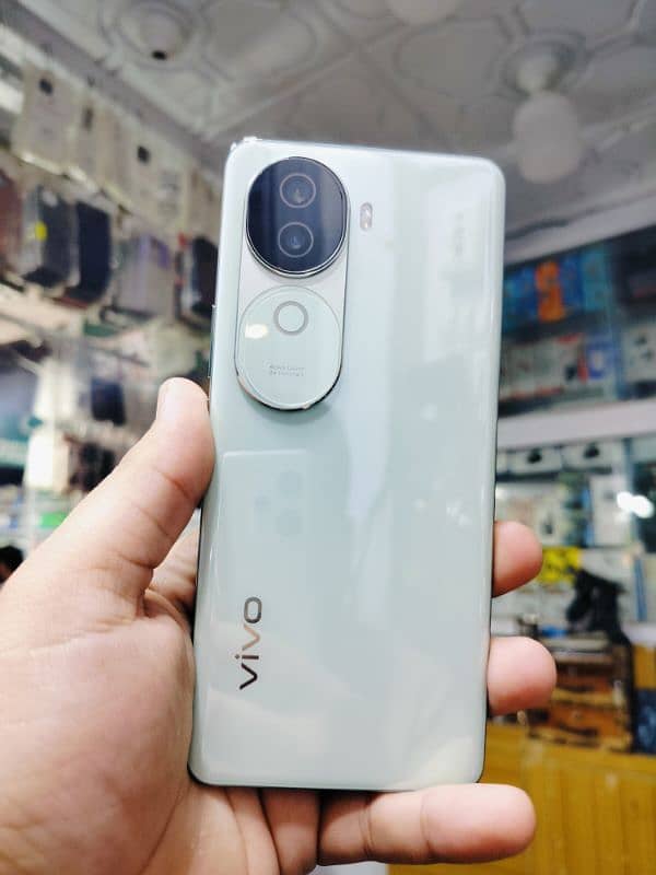 VIVO V40E 0