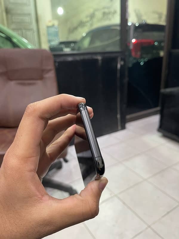 iphone xs 256gb Pta Approved black 4