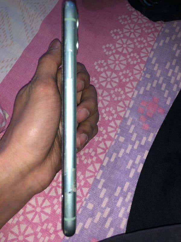 iphone 11 10/10 condition 3