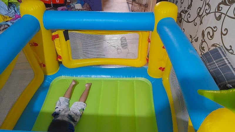 mini jumping castle 0