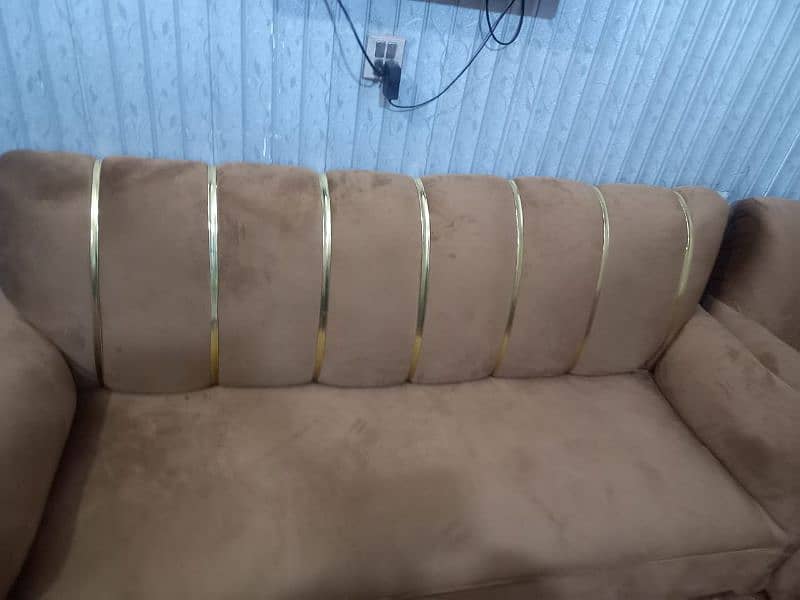 3+1+1 sofa set in good condition 0