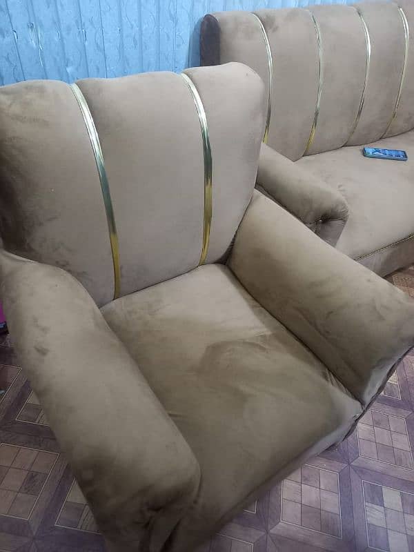 3+1+1 sofa set in good condition 1