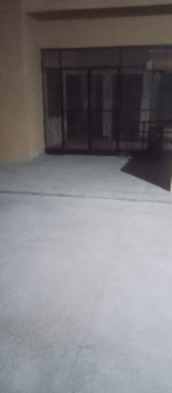 Pak block allama iqbal town 10 marla uper portion rent for prime location 0