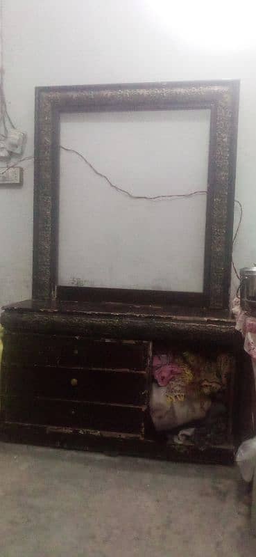 without mirror dressing table. 1