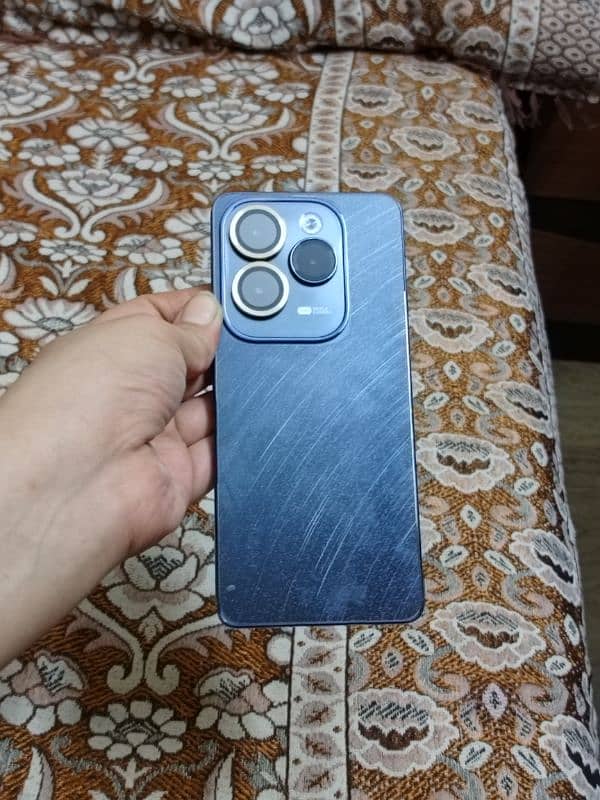 INFINIX HOT 40 PRO 1