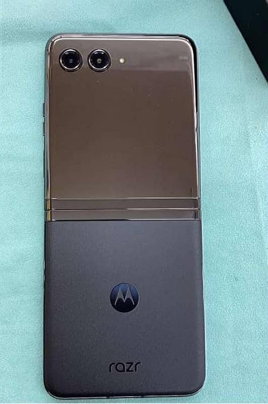 moto razr 40 ultra 0