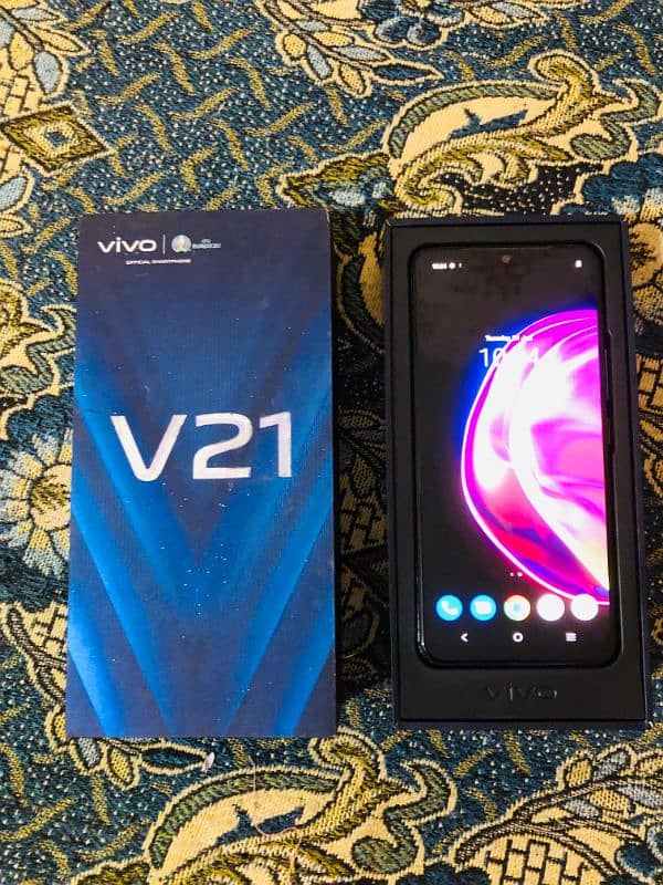 vivo V21 8/128 with box & charger 1