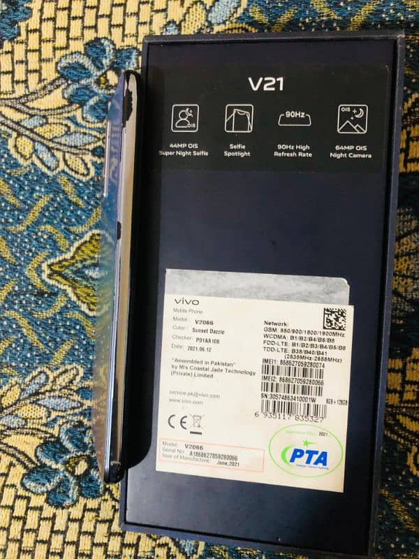 vivo V21 8/128 with box & charger 2