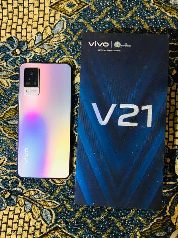 vivo V21 8/128 with box & charger 3