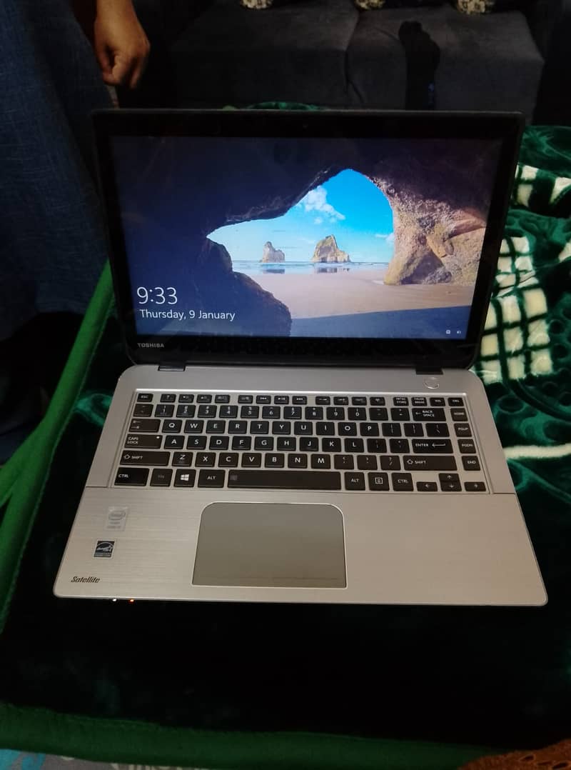 Toshiba Laptop Silver Color 4th Genration 7