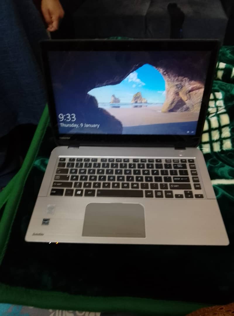 Toshiba Laptop Silver Color 4th Genration 8