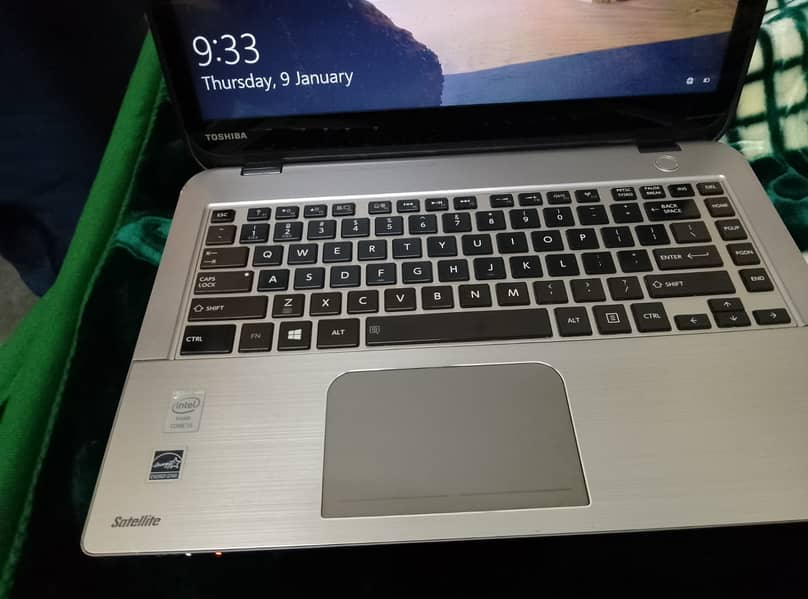 Toshiba Laptop Silver Color 4th Genration 9