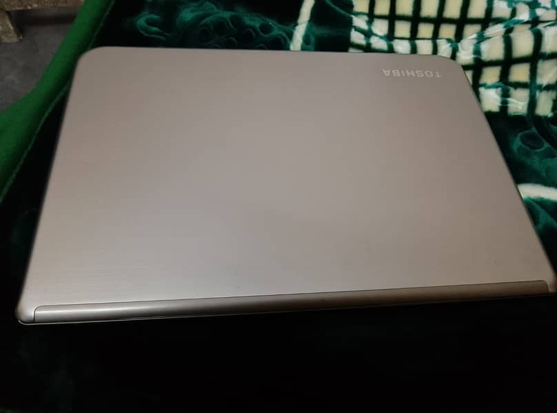 Toshiba Laptop Silver Color 4th Genration 13