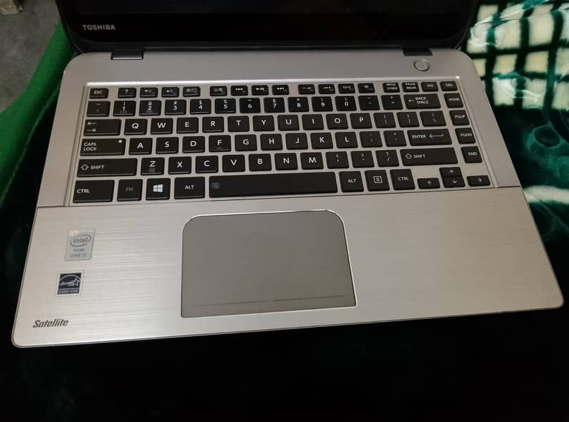 Toshiba Laptop Silver Color 4th Genration 14