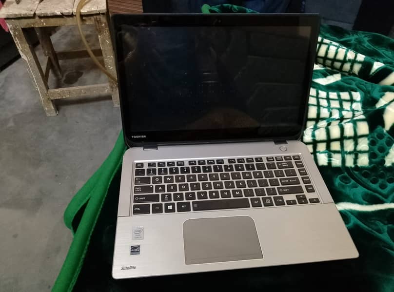 Toshiba Laptop Silver Color 4th Genration 18